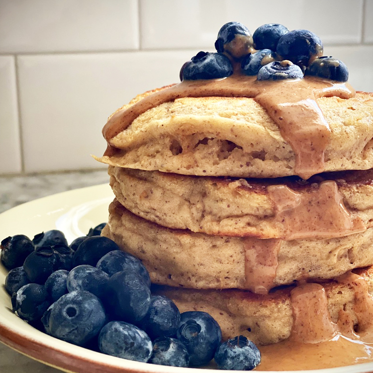 Fluffy Power-Pancakes with Almond Butter Drizzle